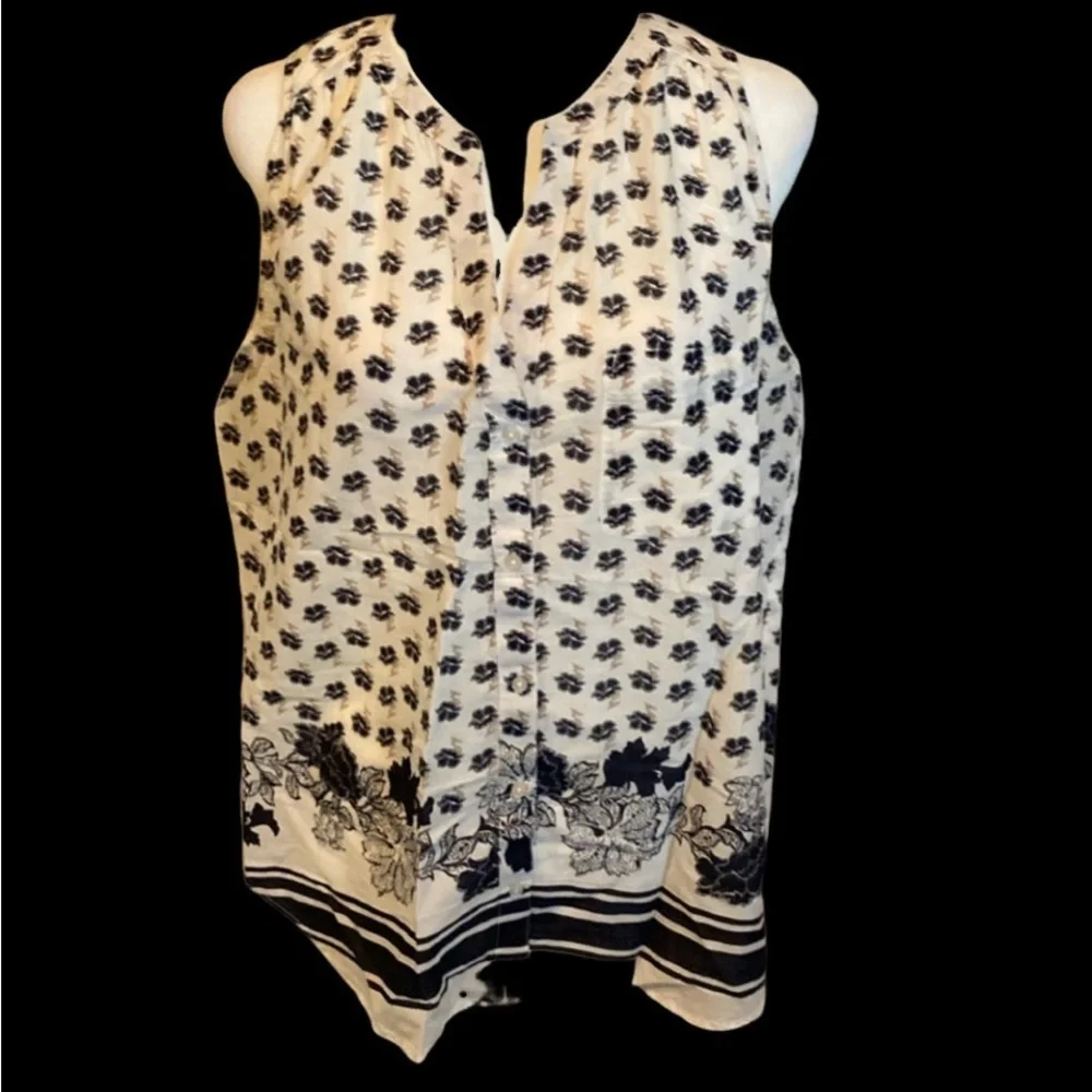 Ann Taylor Factory sleeveless blouse. Size L. Navy and off-white.